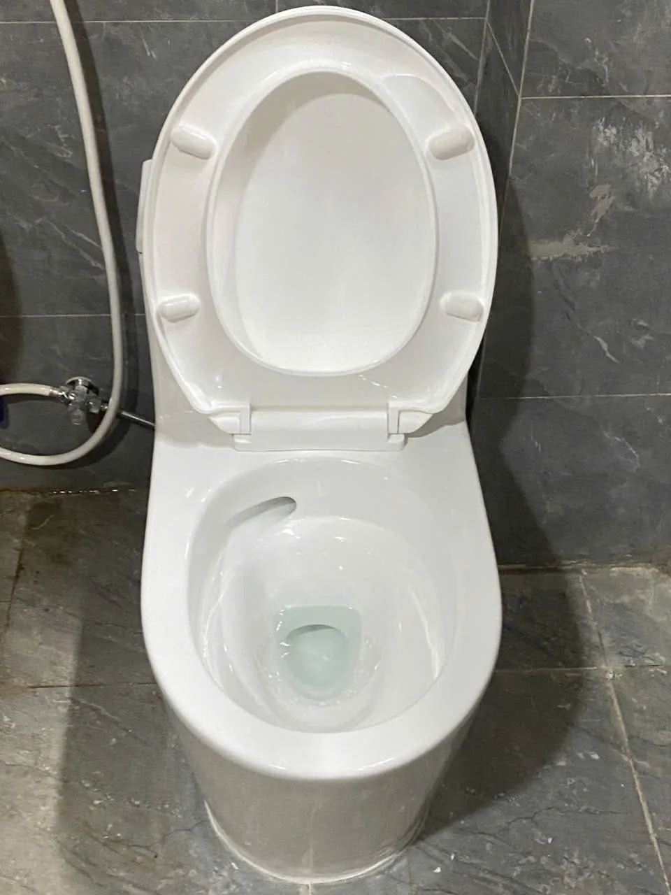 Bàn cầu Viglacera V823 – Giá & Ưu điểm nổi bật